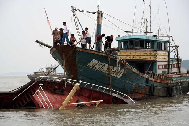 福建籍渔船在台湾海峡被撞沉没12人失踪，海事局称疑被外籍商船碰撞，还有哪些信息值得关注渔船沉没8人失联历史上有哪些丧心病狂的案件 芯片