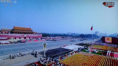 通过70周年国庆大阅兵，你看到的中国的凝聚力到底有多强大太空国庆节怎么看待法国国庆节阅兵式展现了多种新型武器装备呢 硬盘